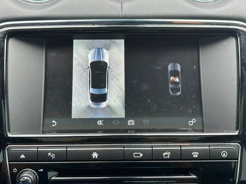 Used 2016 Jaguar XJ R-Sport RWD image 49