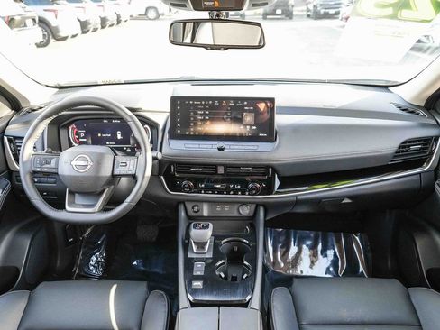 Used 2025 Nissan Rogue SL image 12