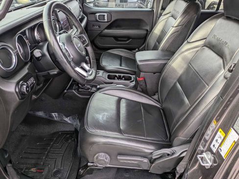 Used 2019 Jeep Wrangler Unlimited Sahara image 15