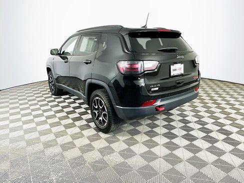 Certified 2025 Jeep Compass Trailhawk w/ Trailhawk Elite Group image 8