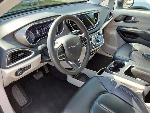 Used 2023 Chrysler Pacifica Touring-L FWD image 54