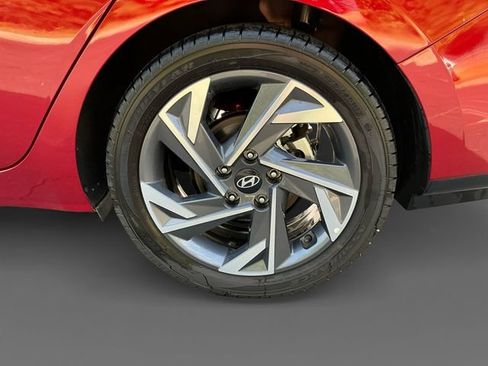 Used 2025 Hyundai Elantra Limited FWD image 15