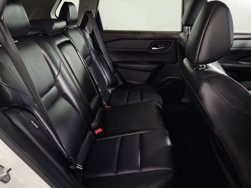 Used 2022 Nissan Rogue SV w/ SV Premium Package image 26