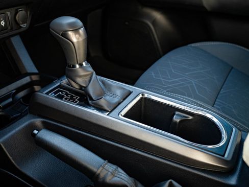 Used 2017 Toyota Tacoma TRD Sport image 37