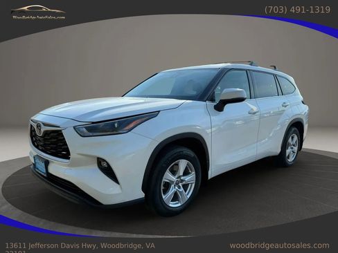 Used 2021 Toyota Highlander LE image 7