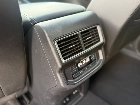 Certified 2025 Volkswagen Atlas SE image 11