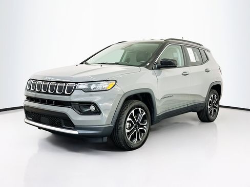Used 2022 Jeep Compass Limited image 3