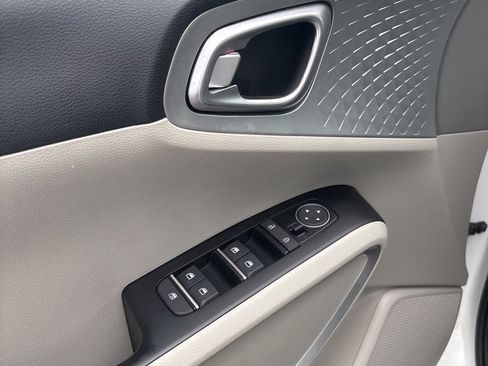 Used 2022 Kia Soul LX w/ Technology Package image 10