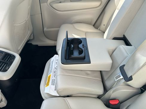 Used 2023 Volvo XC90 B6 Plus image 24