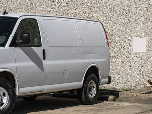 Used 2020 Chevrolet Express 2500 image 6