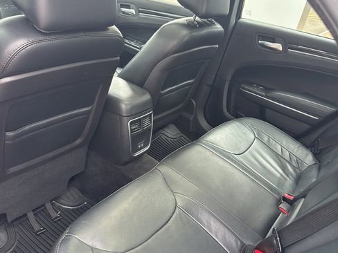 Used 2015 Chrysler 300 Limited image 27