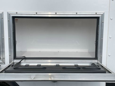 Used 2022 Chevrolet Express 3500 CUTWAY w/ Power Convenience Package image 12