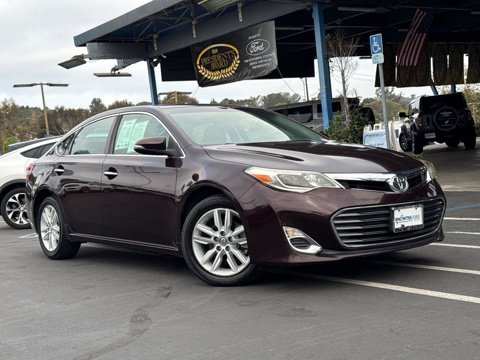 Used 2015 Toyota Avalon XLE Premium w/ Preferred Accessory Package FWD image 2