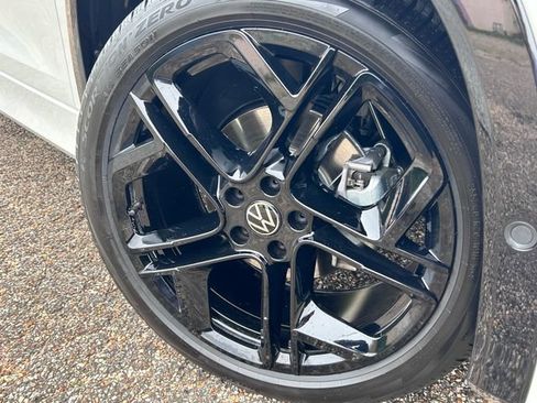 New 2026 Volkswagen Tiguan SE R-Line FWD image 2