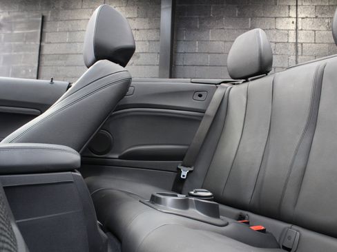 Used 2019 BMW 230i Convertible w/ M Sport Package image 38