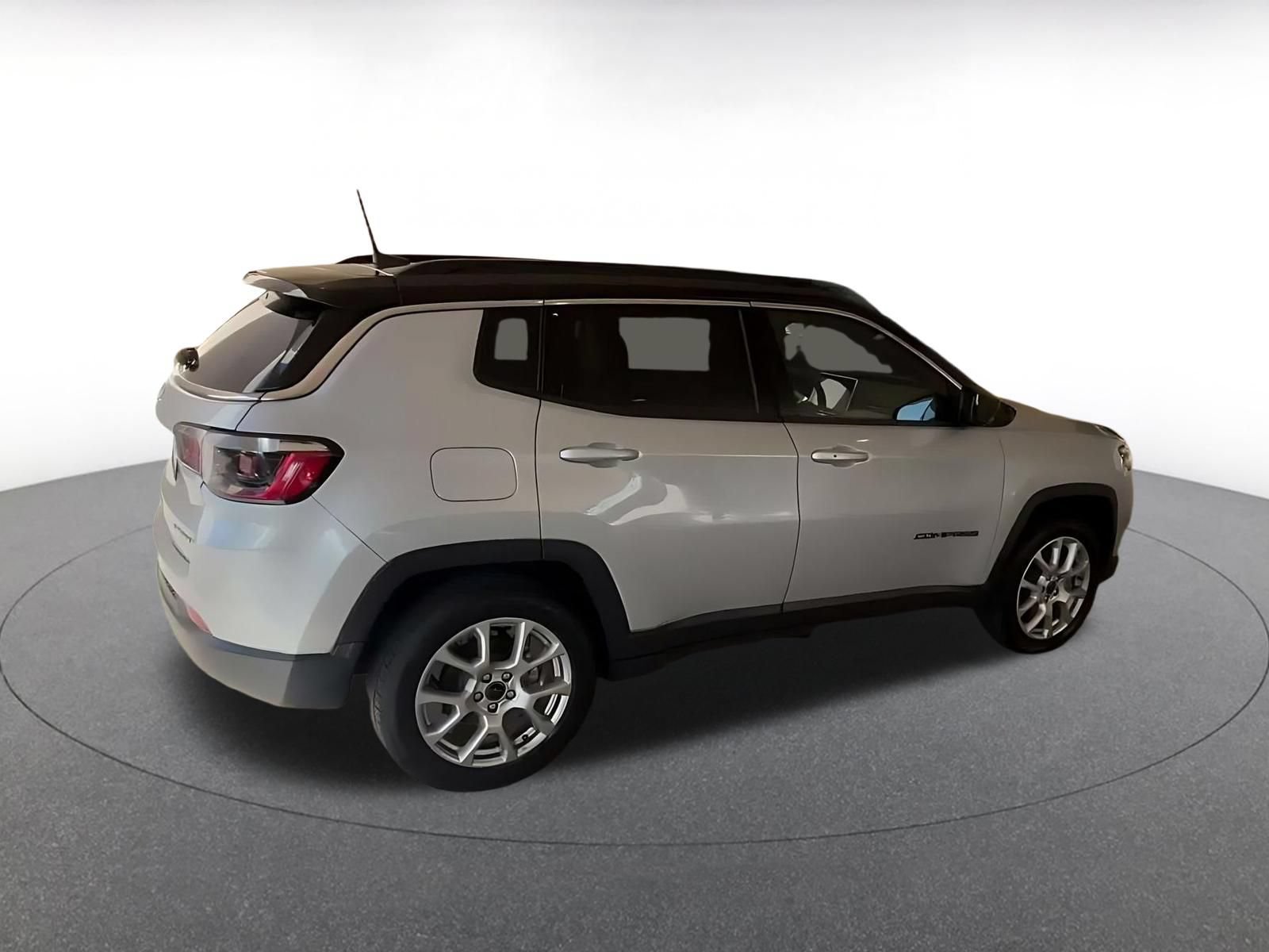 Used 2025 Jeep Compass Limited AWD/4WD image 13