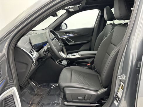 Used 2025 BMW X2 xDrive28i w/ Technology Package image 25