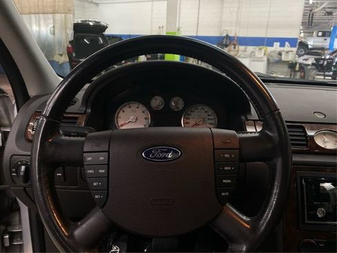 Used 2005 Ford Five Hundred Limited FWD image 23