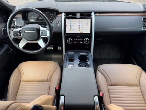 Certified 2025 Land Rover Discovery Dynamic SE AWD/4WD image 16