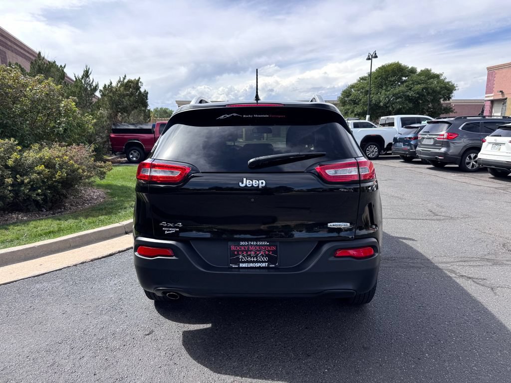 Used 2017 Jeep Cherokee Latitude w/ Cold Weather Group AWD/4WD image 12