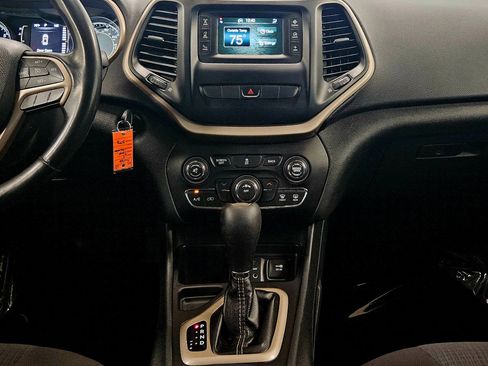 Used 2015 Jeep Cherokee Latitude image 11