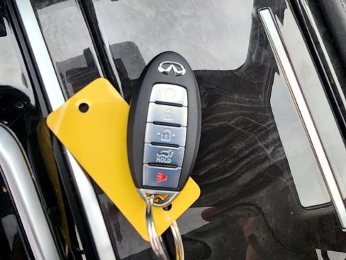 Used 2024 INFINITI QX80 Luxe image 23