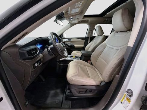 Used 2023 Ford Explorer Platinum w/ Technology Package AWD/4WD image 18