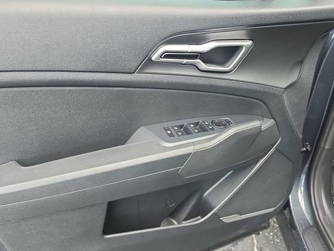 New 2027 Kia Sportage LX FWD image 17