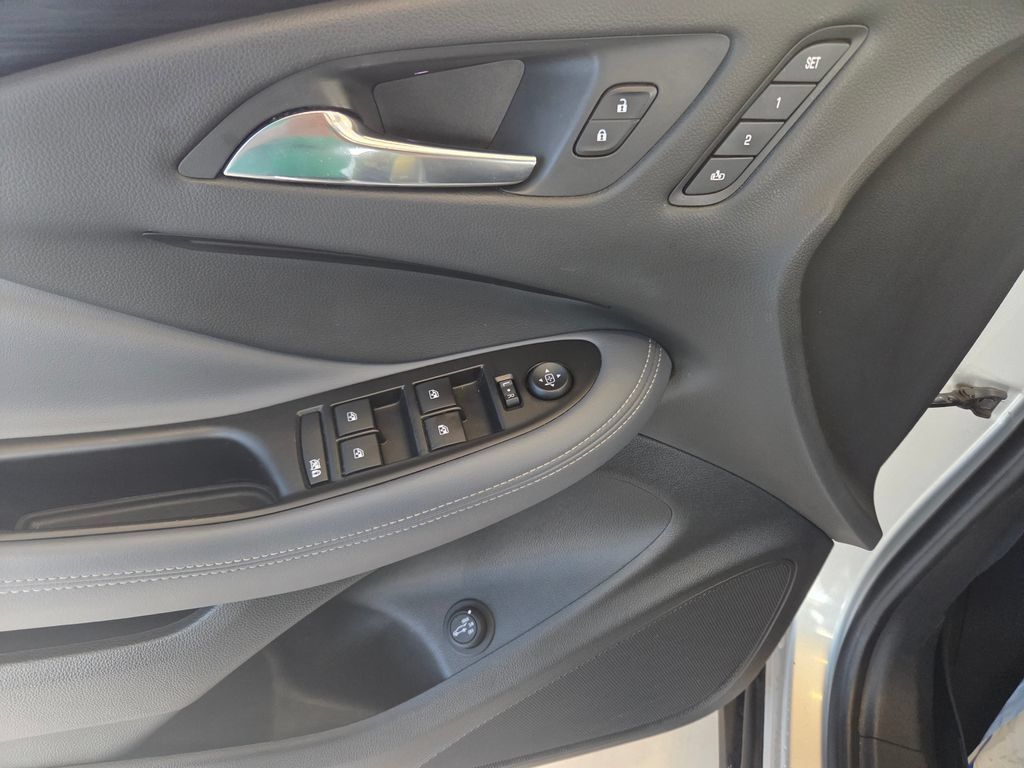 Used 2019 Buick Envision Essence FWD image 14