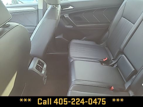 Used 2024 Volkswagen Tiguan SE image 20