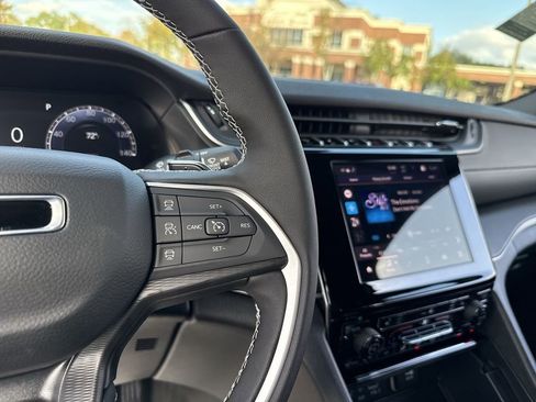 New 2025 Jeep Grand Cherokee Altitude image 14