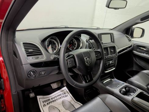 Used 2014 Dodge Grand Caravan SXT image 13