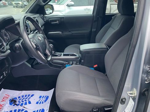 Used 2019 Toyota Tacoma TRD Sport image 6