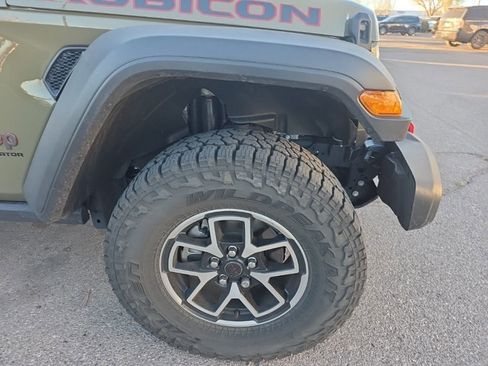 Used 2025 Jeep Gladiator Rubicon w/ Convenience Group image 2