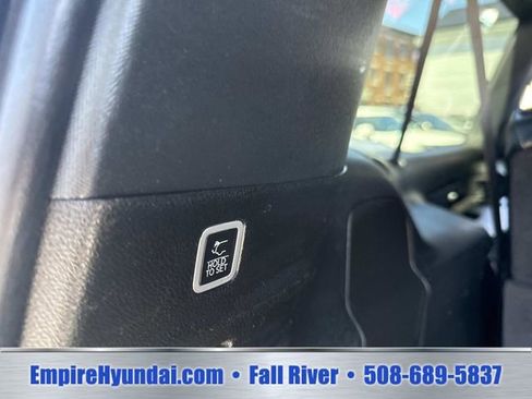 Used 2024 Jeep Wagoneer L Series II w/ Flexible Seating Group AWD/4WD image 6