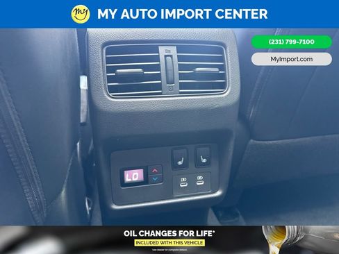 Used 2025 Nissan Rogue Platinum w/ Platinum Premium Package FWD image 24