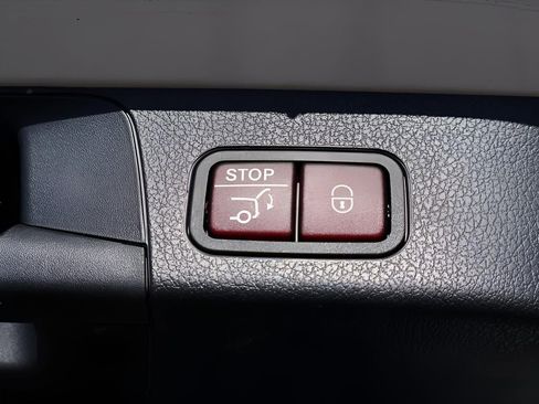 Used 2023 Mercedes-Benz GLB 250 4MATIC image 16