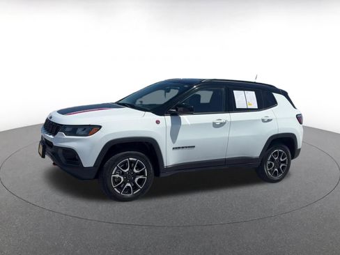 Used 2025 Jeep Compass Trailhawk AWD/4WD image 8