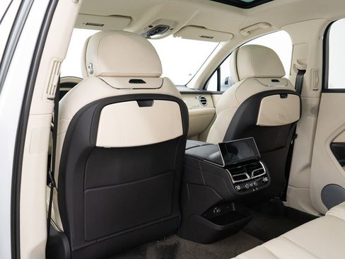 Certified 2023 Bentley Bentayga Extended Wheelbase AWD/4WD image 23