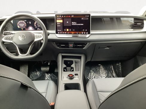 New 2026 Volkswagen Tiguan SE FWD image 13