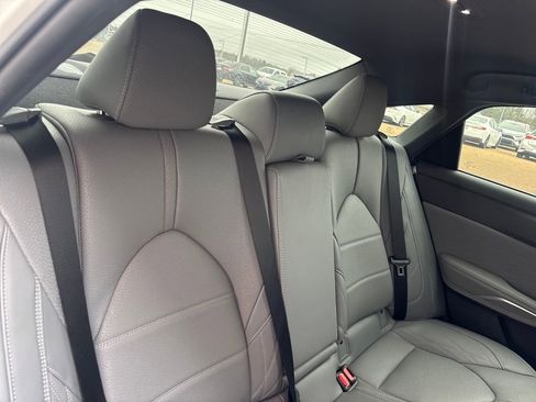 Used 2019 Toyota Avalon Limited image 27