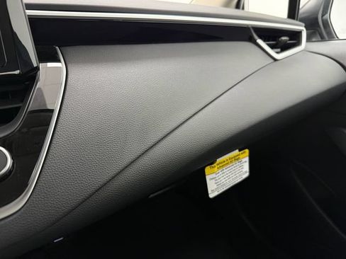 Used 2025 Toyota Corolla LE FWD image 23
