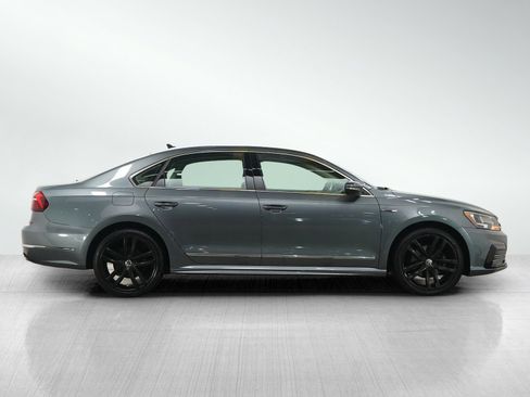 Used 2017 Volkswagen Passat 1.8T R-Line image 6