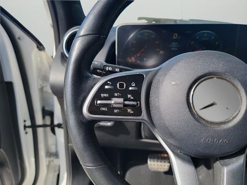Used 2020 Mercedes-Benz GLB 250 4MATIC image 15