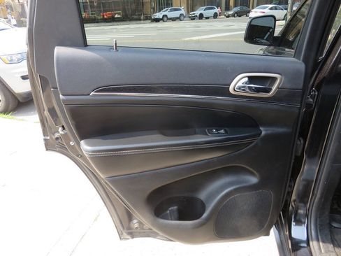 Used 2015 Jeep Grand Cherokee Limited AWD/4WD image 32