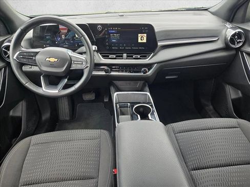 Used 2025 Chevrolet Equinox LT FWD image 17
