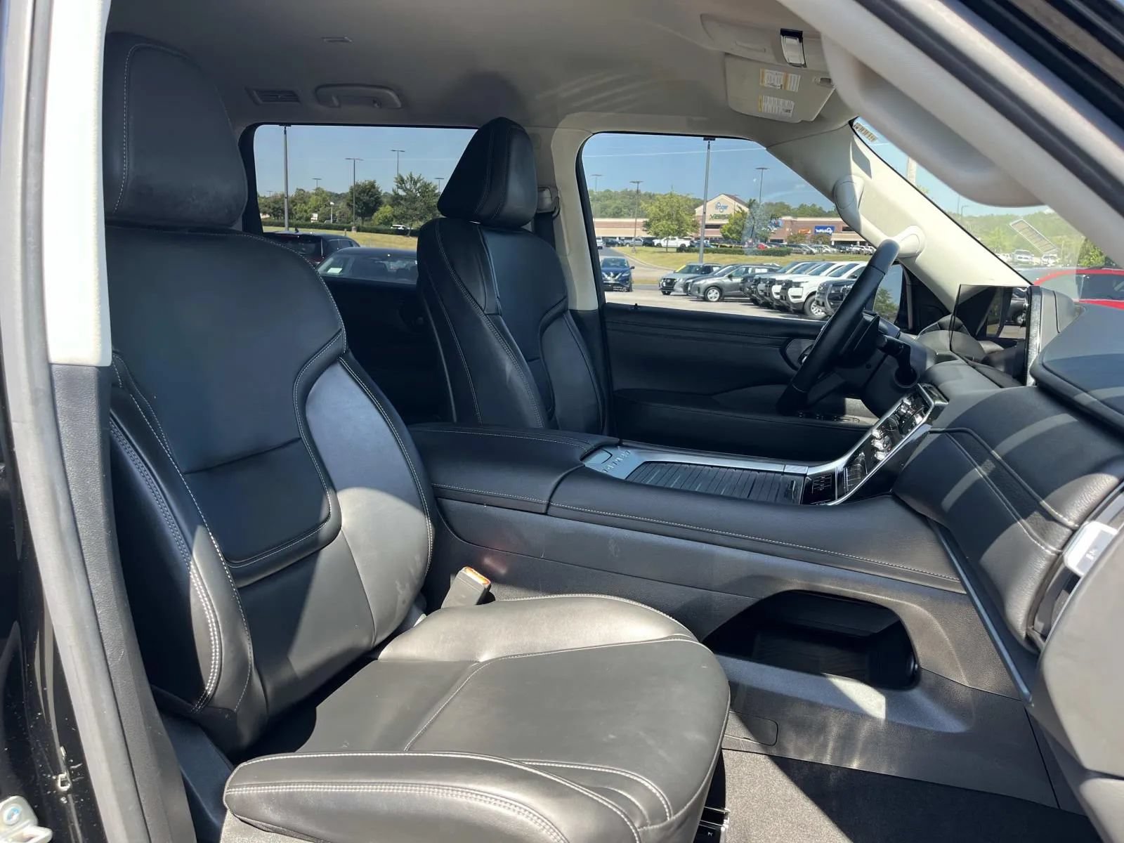 Used 2025 Nissan Armada SV RWD image 23