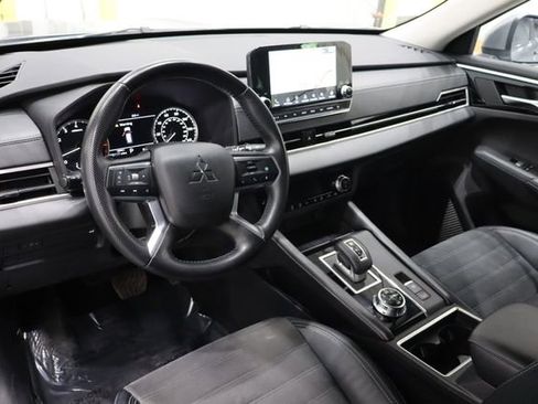 Used 2022 Mitsubishi Outlander SE image 23