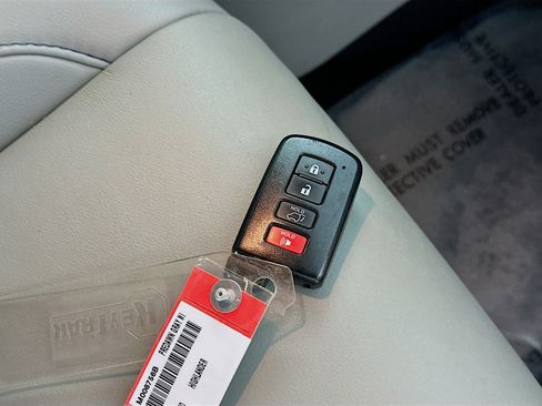 Used 2019 Toyota Highlander XLE image 33