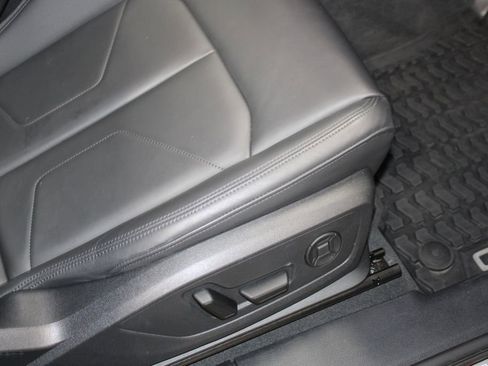 Used 2023 Audi Q3 2.0T Premium Plus w/ Premium Plus Package image 21